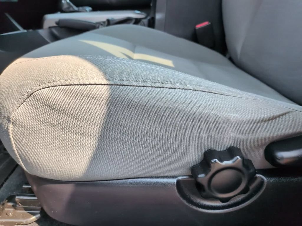 Used 2019 Toyota Tacoma SR5 AWD/4WD image 16