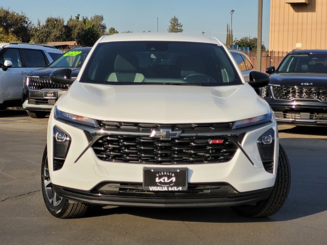 Used 2024 Chevrolet Trax RS w/ Driver Confidence Package FWD image 3