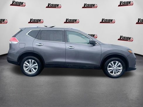Used 2016 Nissan Rogue SV image 4