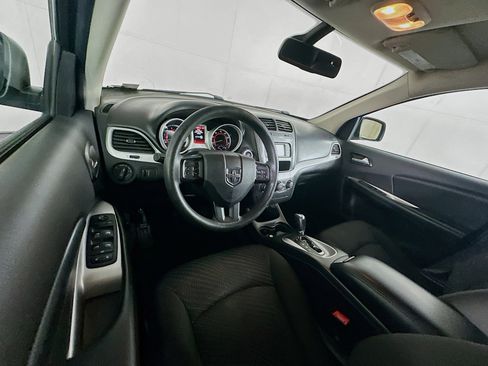 Used 2019 Dodge Journey SE image 18