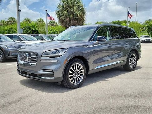 Used 2024 Lincoln Aviator 2WD w/ Premium Package image 3