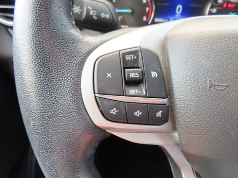 Used 2023 Ford Explorer XLT w/ Equipment Group 202A AWD/4WD image 18