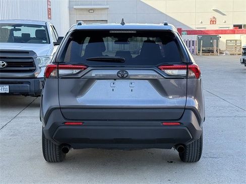 Used 2021 Toyota RAV4 LE image 5