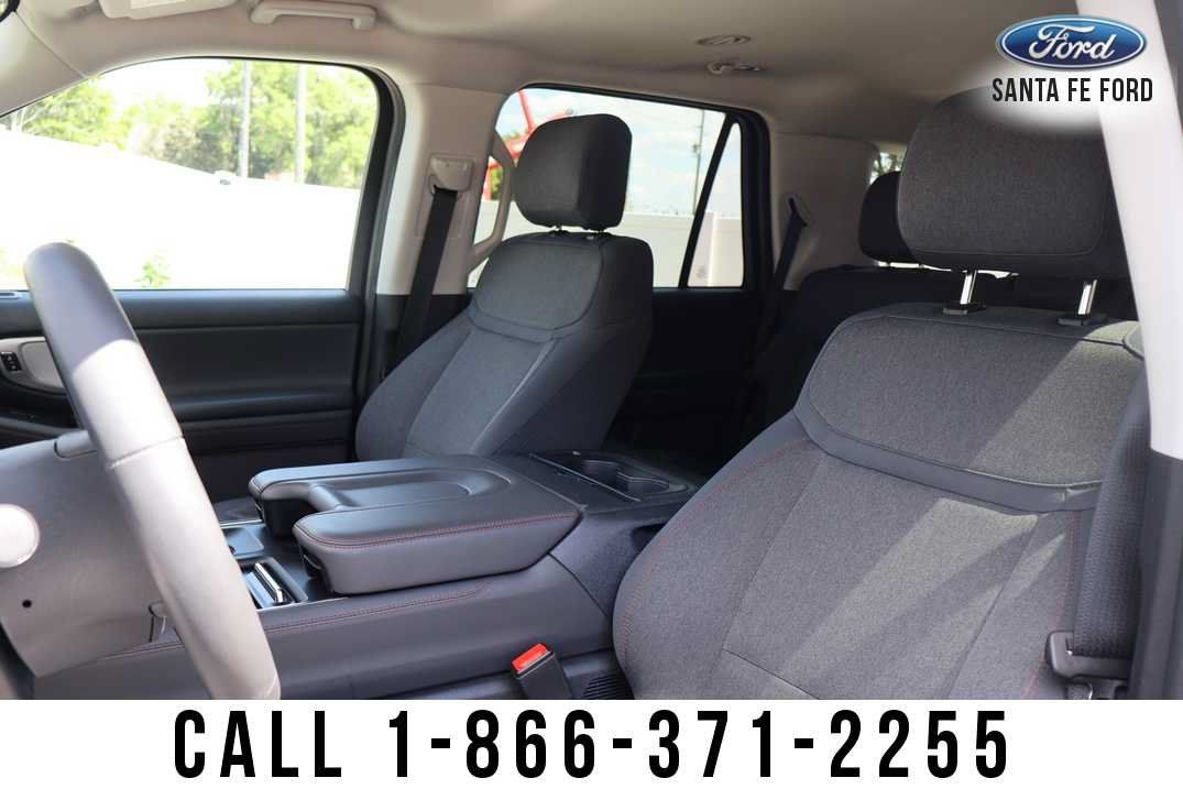 Used 2025 Ford Expedition Active RWD image 16