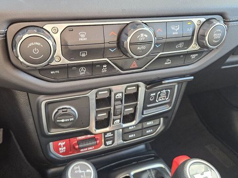 Certified 2024 Jeep Wrangler Unlimited Rubicon image 18