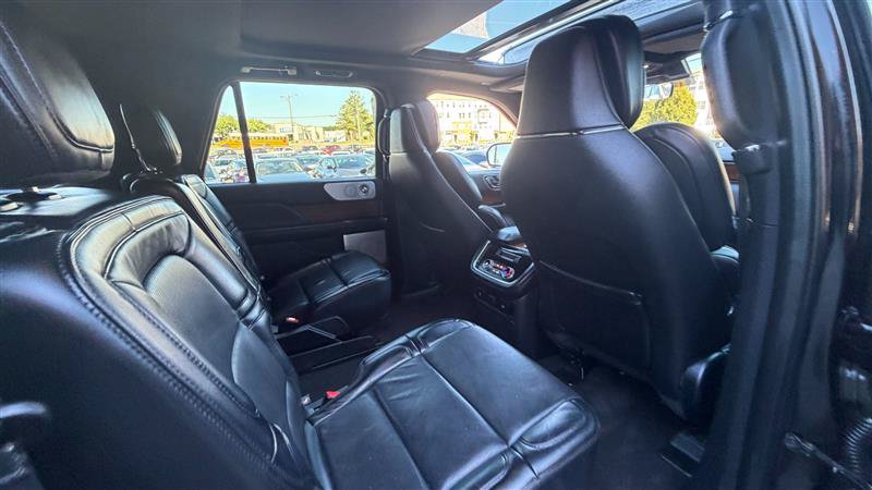 Used 2019 Lincoln Navigator L Reserve w/ Cargo Package AWD/4WD image 9