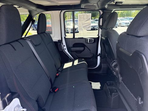 Used 2025 Jeep Wrangler Unlimited Rubicon AWD/4WD image 21
