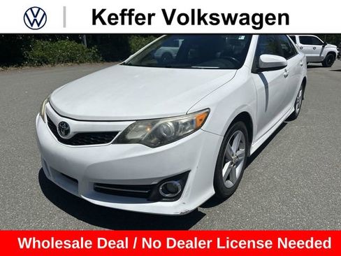 Used 2012 Toyota Camry SE w/ Leather Pkg FWD image 1