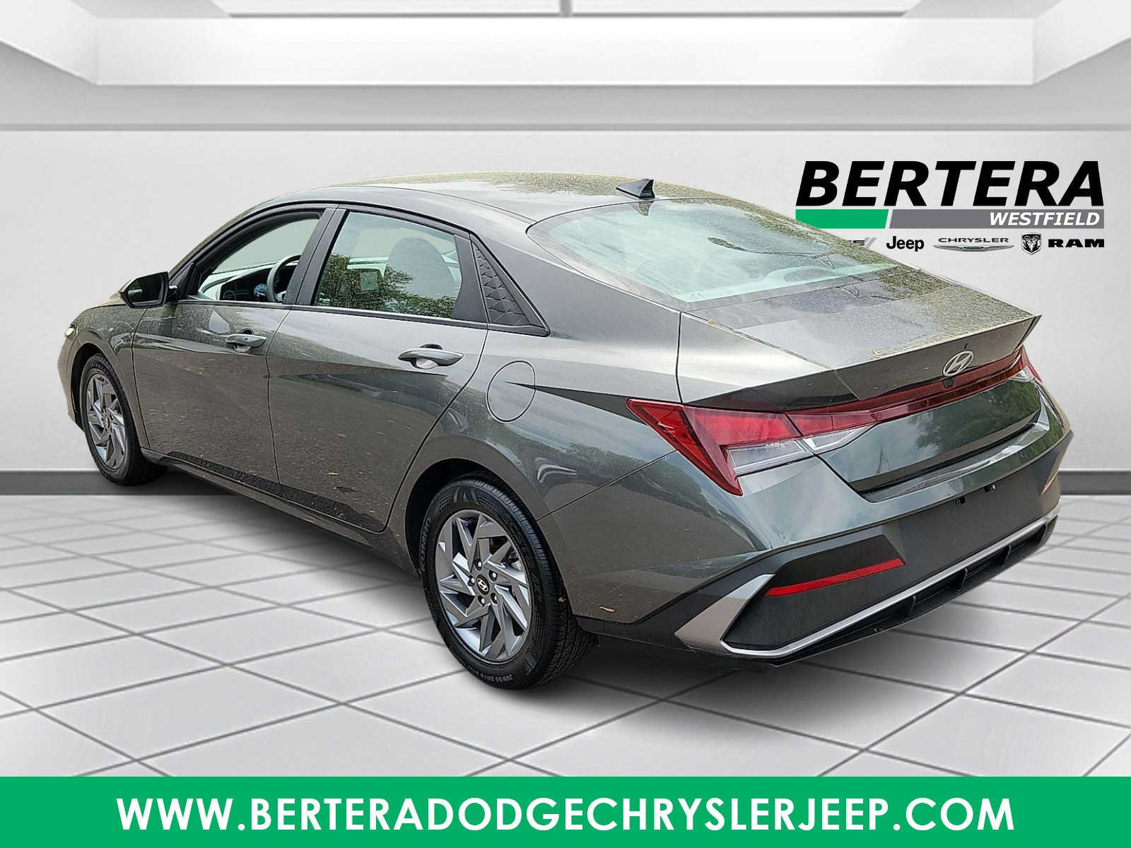 Used 2024 Hyundai Elantra SEL FWD image 4