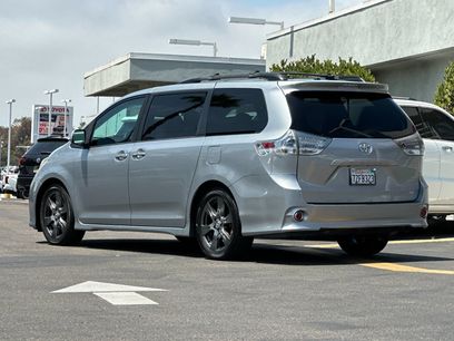 Used 2017 Toyota Sienna SE Premium