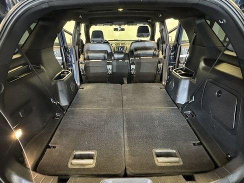 Used 2017 Ford Explorer XLT w/ Equipment Group 202A AWD/4WD image 13