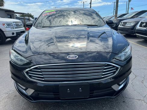 Used 2018 Ford Fusion SE w/ Fusion SE Technology Package FWD image 3
