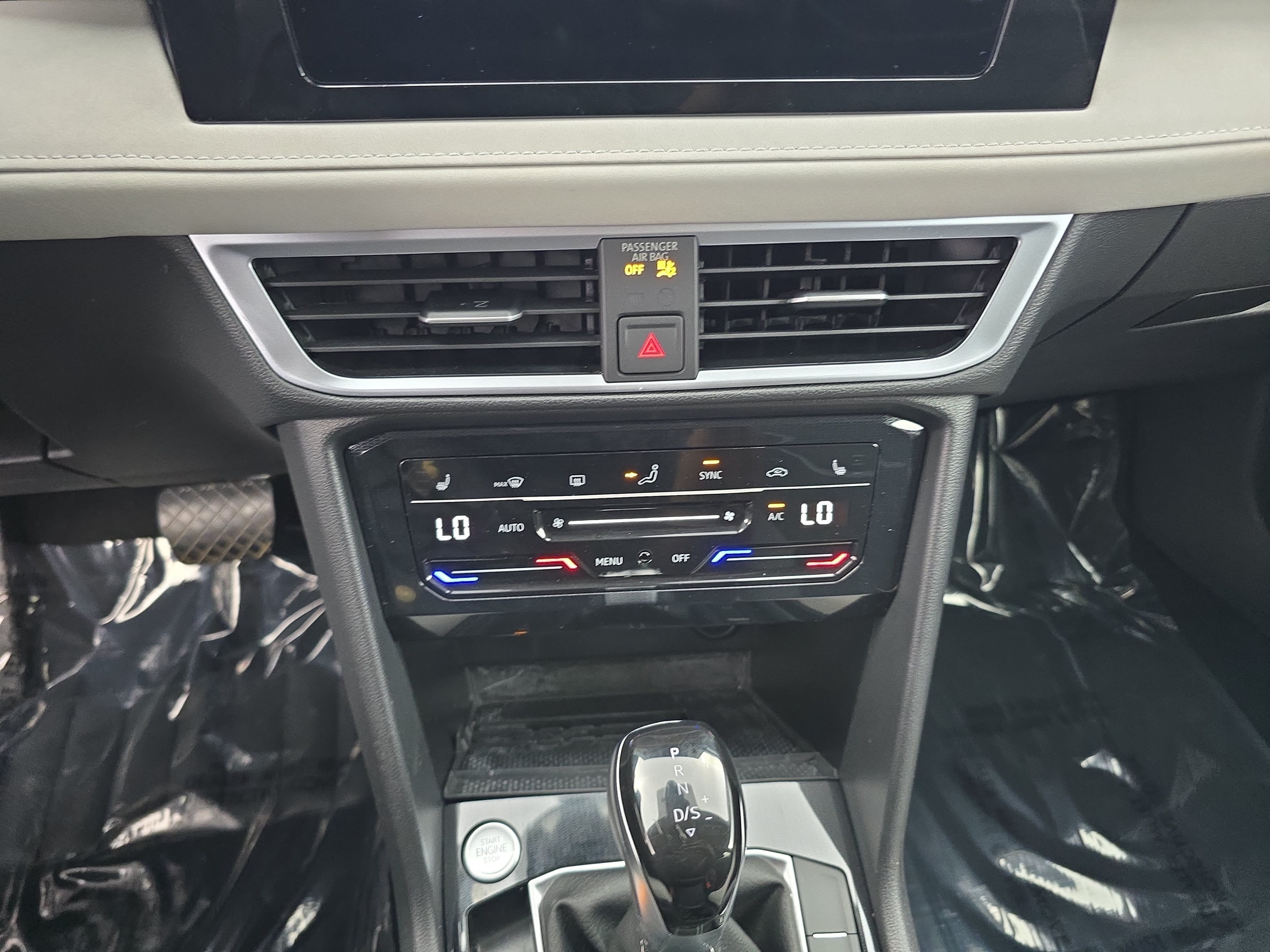 Used 2025 Volkswagen Taos SE FWD image 23