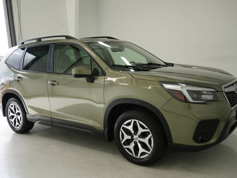Used 2021 Subaru Forester Premium image 3