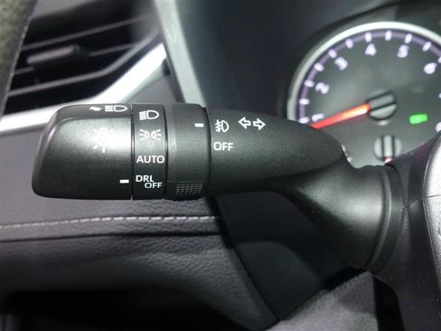 Used 2021 Toyota RAV4 XLE AWD/4WD image 34