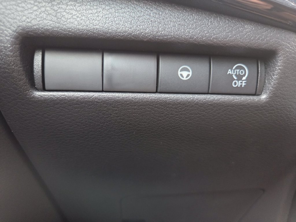 Used 2026 Nissan Kicks SR FWD image 12
