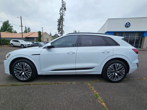 Used 2024 Audi Q8 e-tron Premium Plus w/ Premium Plus Package AWD/4WD image 2