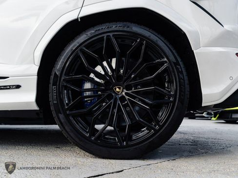 Used 2025 Lamborghini Urus SE AWD/4WD image 22