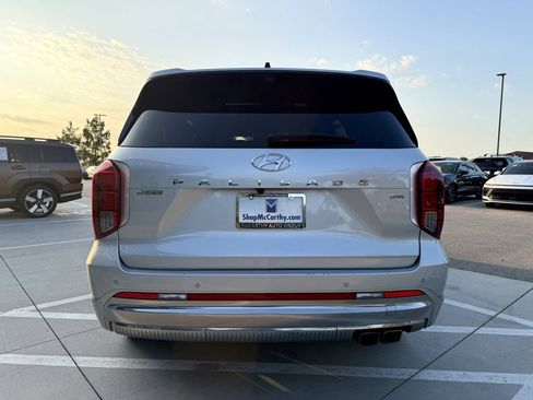 Used 2024 Hyundai Palisade Calligraphy image 6