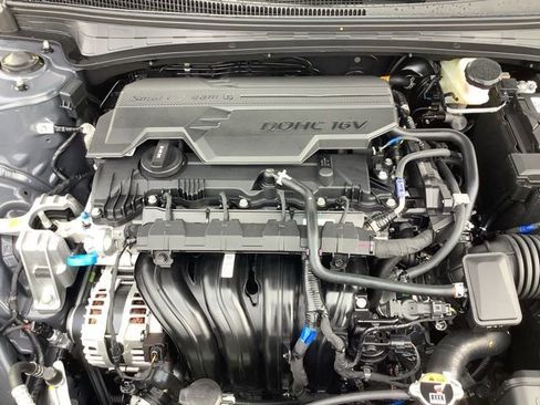 Used 2025 Hyundai Elantra SE image 16