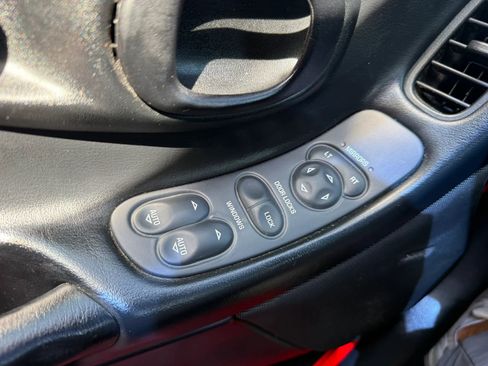 Used 2004 Chevrolet Corvette Coupe RWD image 21