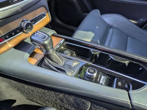 Used 2020 Volvo XC90 T6 Inscription w/ Protection Package Premier image 19