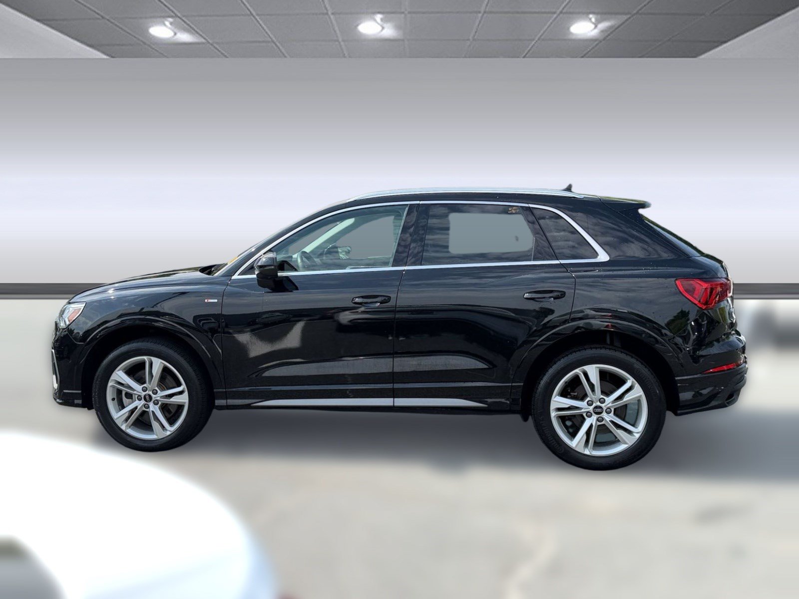 Used 2023 Audi Q3 2.0T Premium w/ Convenience Package AWD/4WD image 2