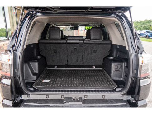 Used 2022 Toyota 4Runner SR5 Premium w/ Moonroof Package AWD/4WD image 29