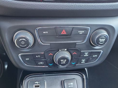 Used 2019 Jeep Compass Limited image 23