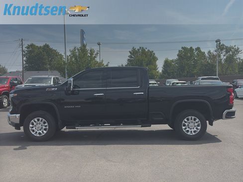 Used 2024 Chevrolet Silverado 2500 LTZ w/ LTZ Convenience Package AWD/4WD image 4