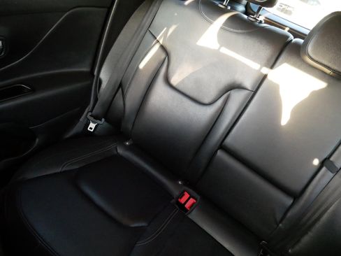 Used 2022 Jeep Renegade Limited image 12