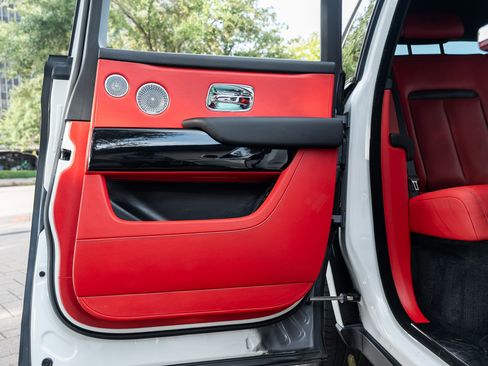 Certified 2023 Rolls-Royce Cullinan image 48