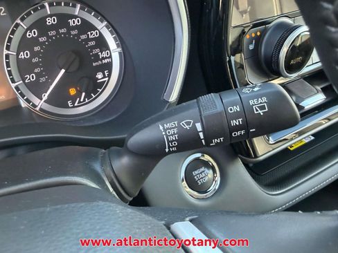 Used 2023 Toyota Highlander XLE AWD/4WD image 32