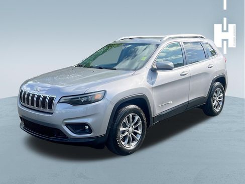 Used 2019 Jeep Cherokee Latitude Plus w/ Cold Weather Group image 3