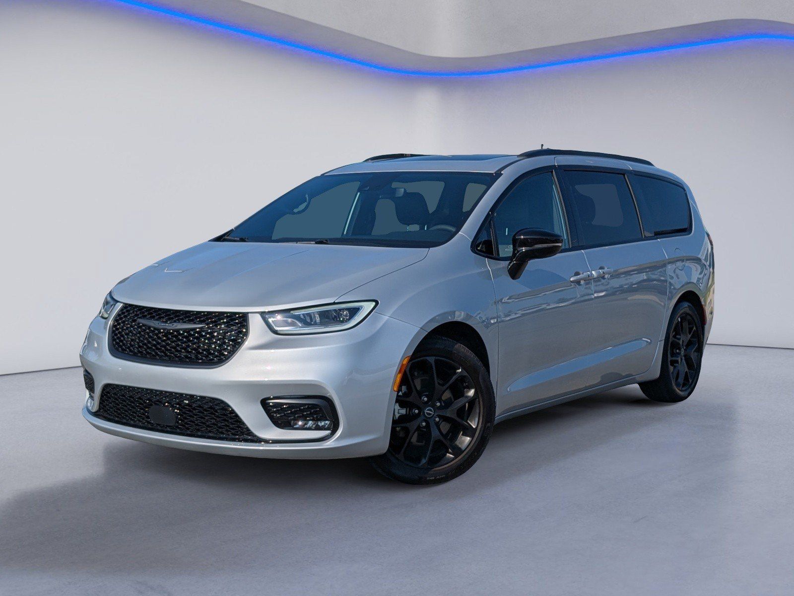 Used 2026 Chrysler Pacifica Limited w/ S Appearance Package FWD image 2