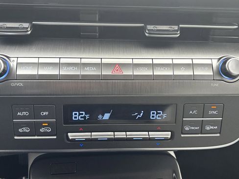 Used 2024 Hyundai Kona Limited image 21