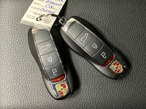 Used 2022 Porsche Macan AWD/4WD image 36