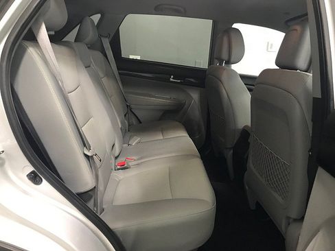 Used 2013 Kia Sorento LX FWD image 17