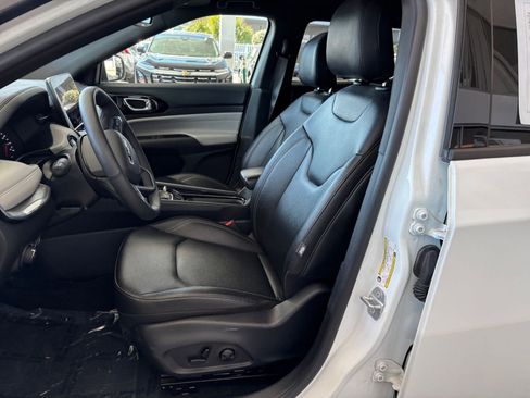 Used 2025 Jeep Compass Limited image 36