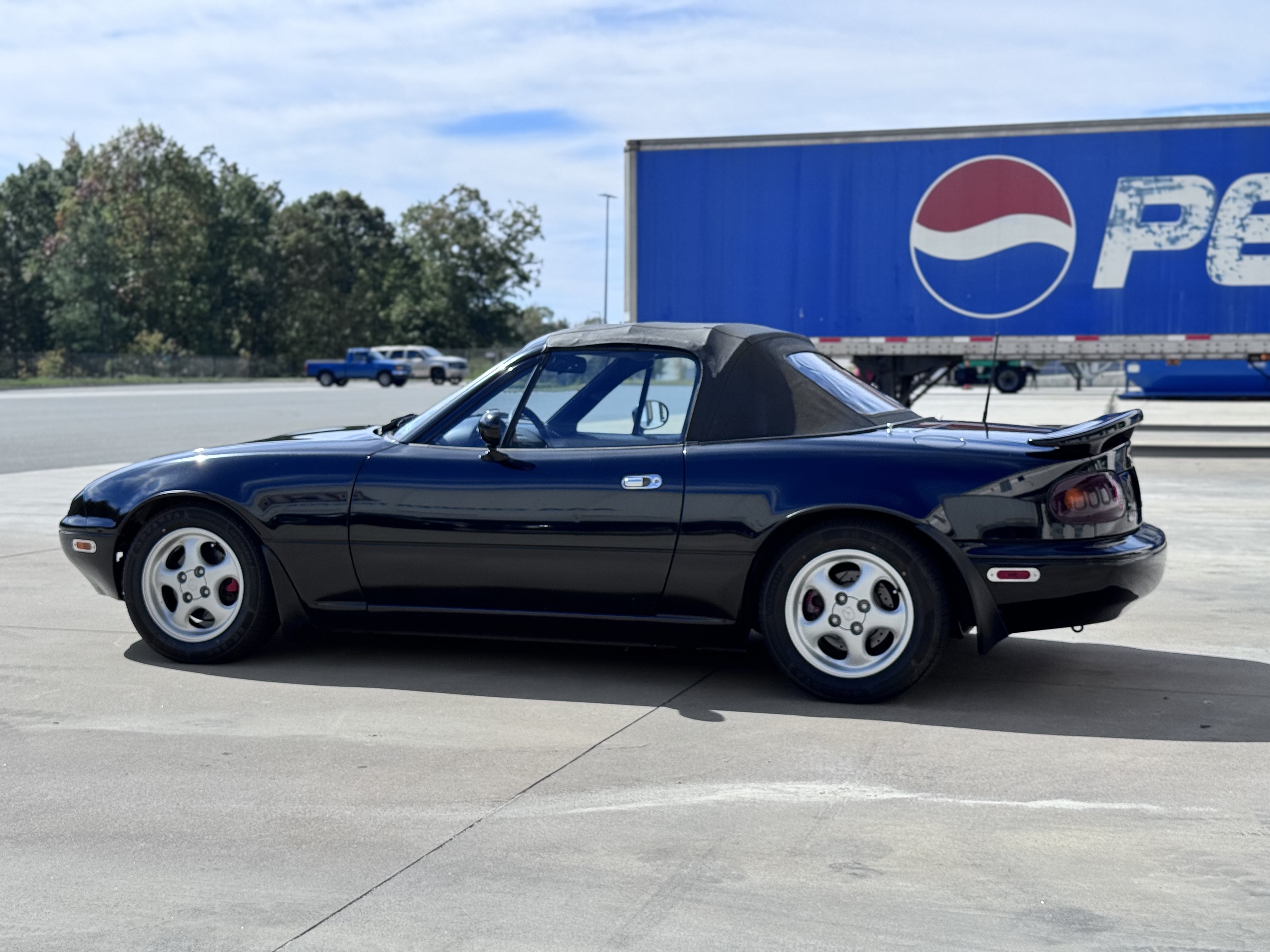 Used 1996 MAZDA MX-5 Miata RWD image 25