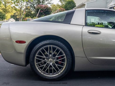 Used 2000 Chevrolet Corvette Coupe RWD image 10