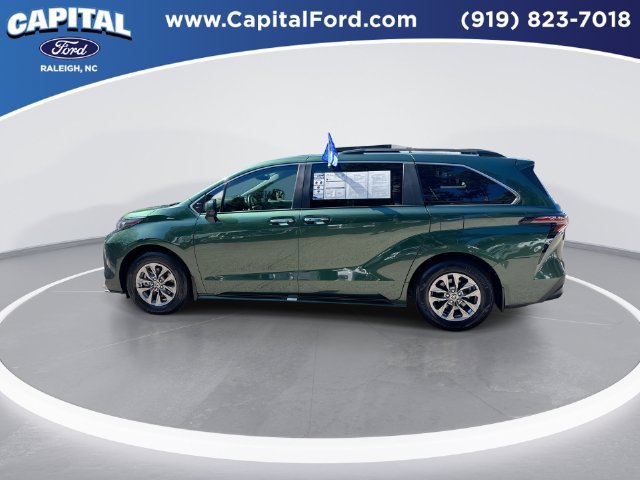 Used 2024 Toyota Sienna XLE FWD image 5