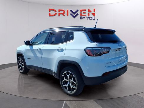 Used 2025 Jeep Compass Limited AWD/4WD image 3