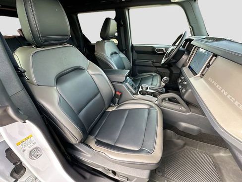Used 2025 Ford Bronco Outer Banks w/ Sasquatch Package AWD/4WD image 27