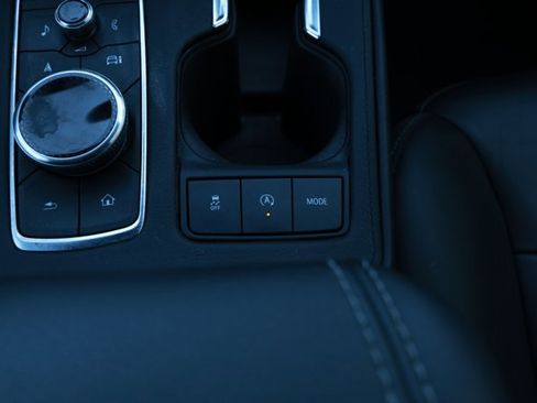 Used 2024 Cadillac XT4 Premium Luxury image 21