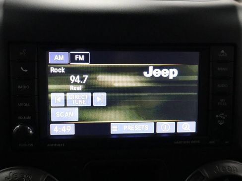 Used 2018 Jeep Wrangler Sport w/ Connectivity Group AWD/4WD image 16