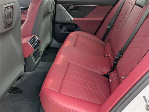 New 2026 BMW i5 eDrive40 image 17