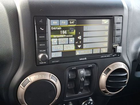 Used 2016 Jeep Wrangler Unlimited Sahara image 17