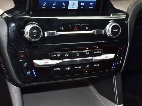 Used 2023 Ford Explorer Platinum w/ Technology Package RWD image 31