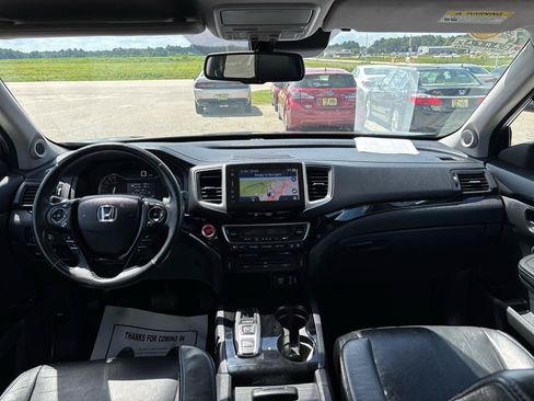 Used 2018 Honda Pilot Touring image 12